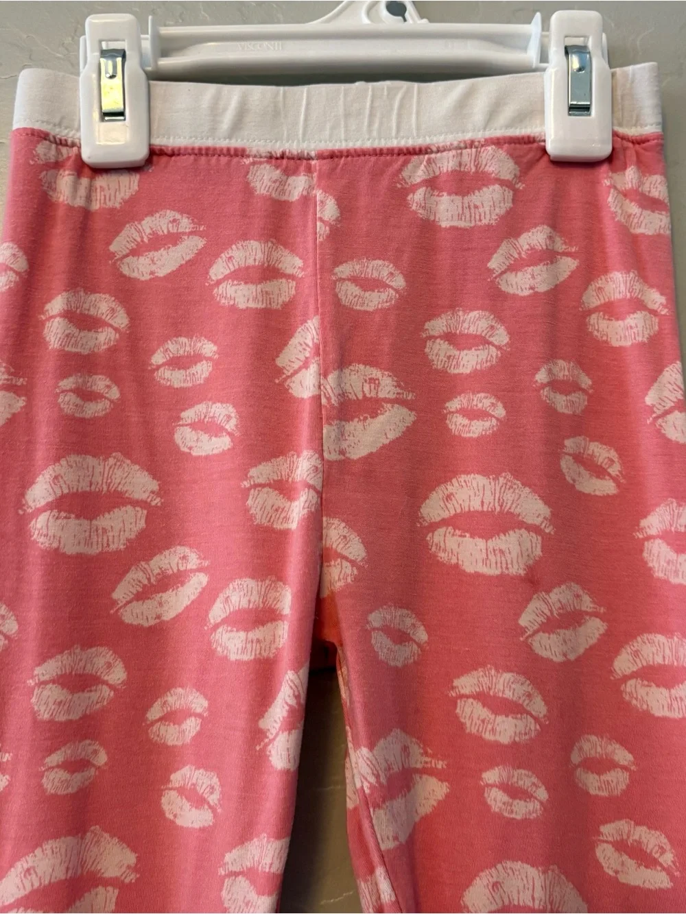 Little Sleepies pink white kiss lips two piece bamboo pajama set size 5/6